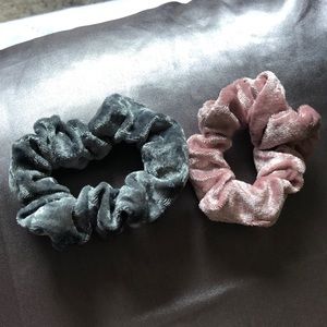 2 piece velvet scrunchie set